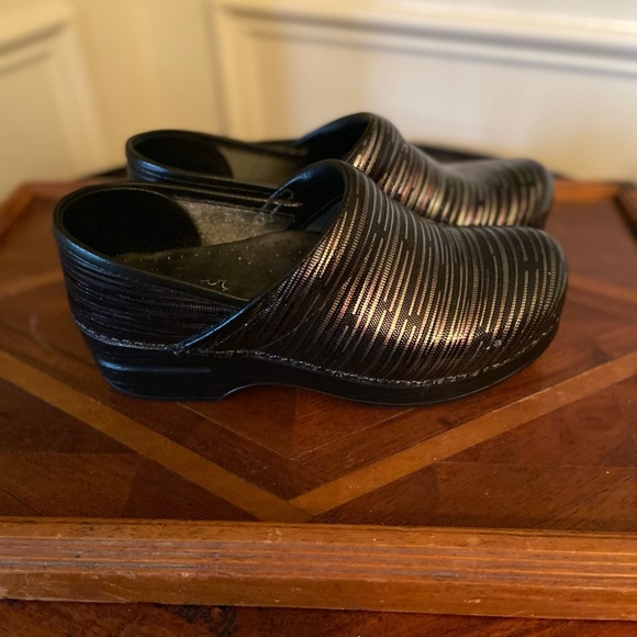 Dansko's - Picture 4 of 6